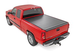 Chevrolet Silverado 1500 Hard Roll Up Bed Cover - Rough Country - Flush, Low-Profile Design - Matte Black - '99-'06